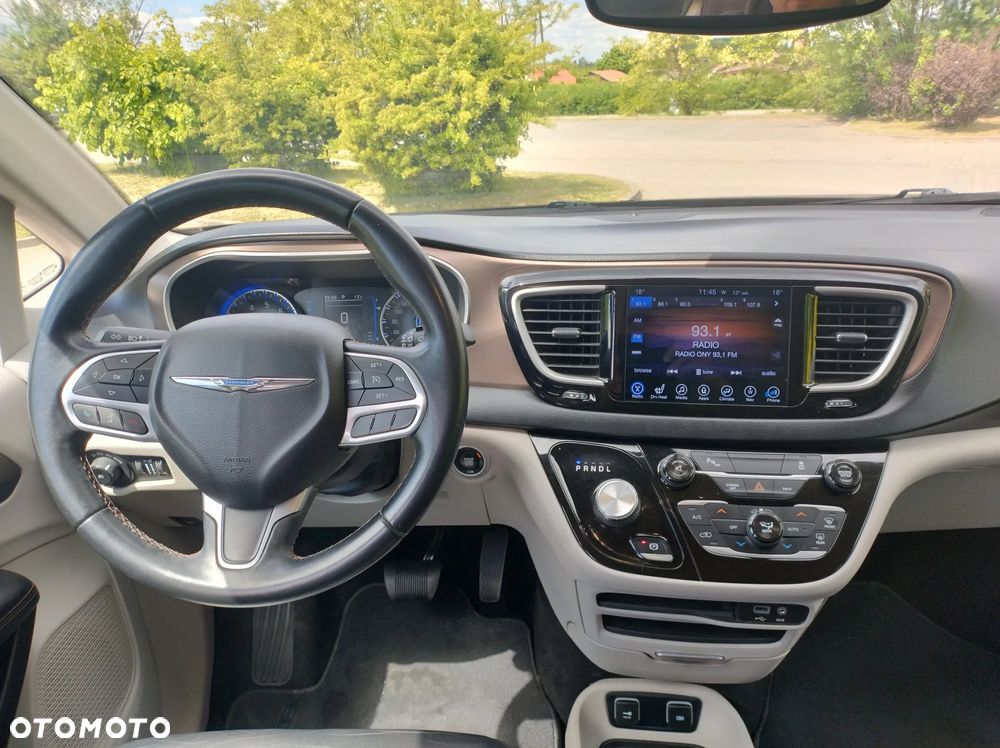 Chrysler Pacifica - 17