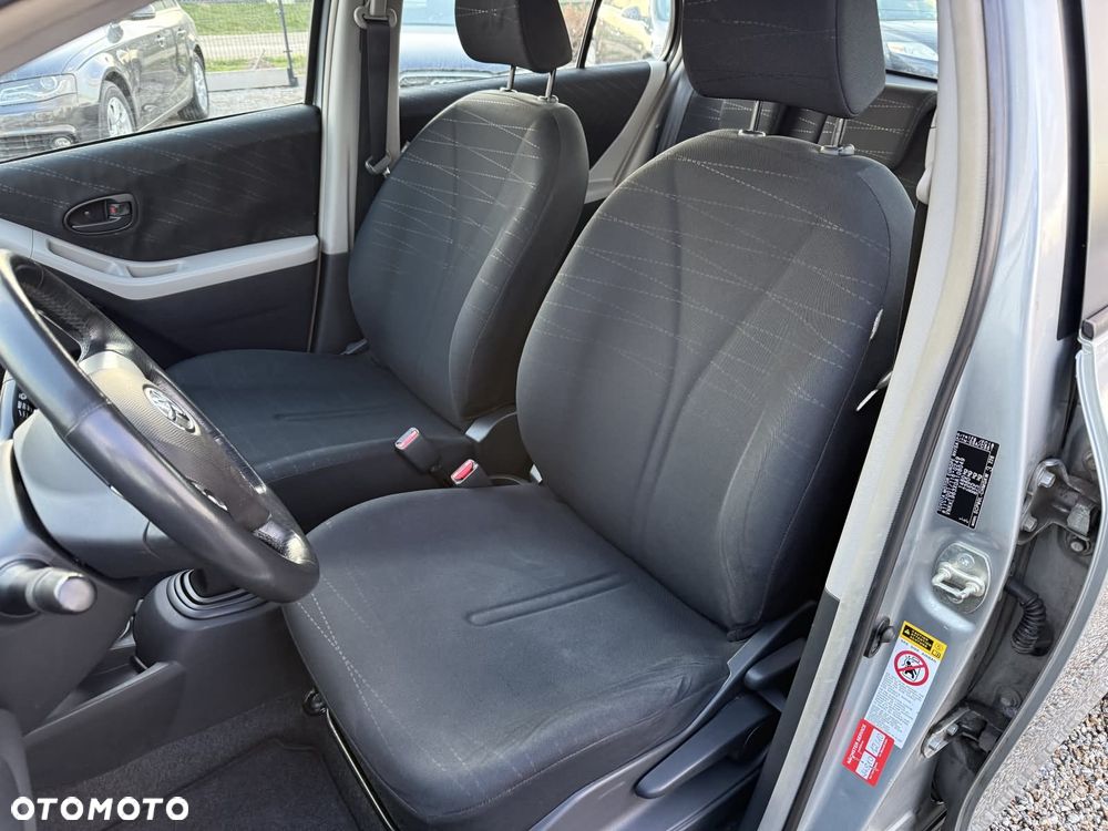 Toyota Yaris 1.3 VVT-i Sol - 16