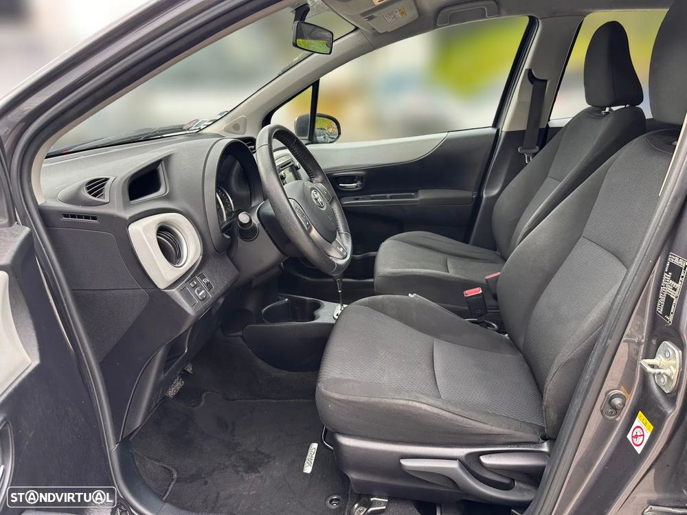 Toyota Yaris Hybrid 1.5 Cx Automática de 2013 para peças - 15