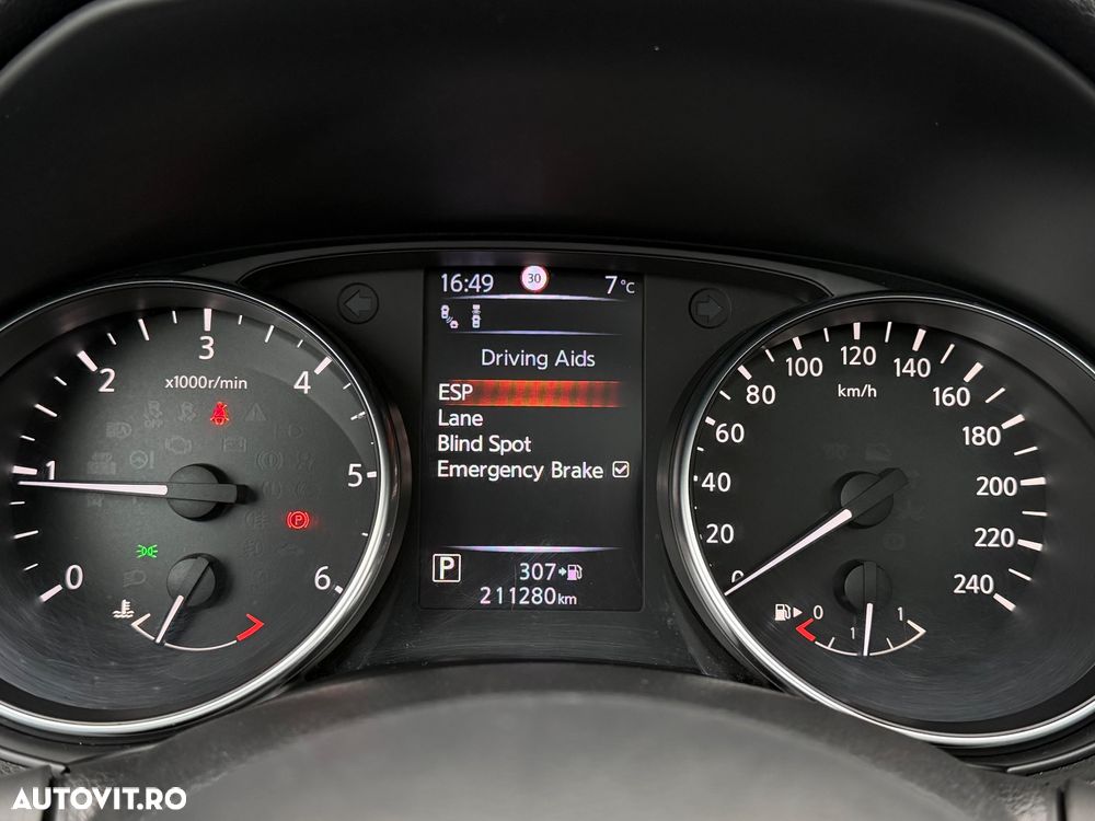 Nissan Qashqai 1.6 DCI Xtronic TEKNA+ - 26