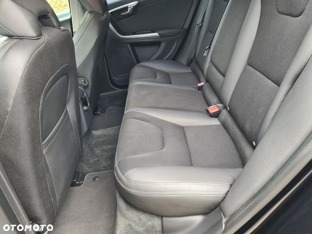 Volvo V60 D4 Momentum - 22