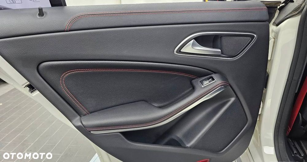 Mercedes-Benz CLA AMG 45 4Matic AMG Speedshift DCT 7G - 28