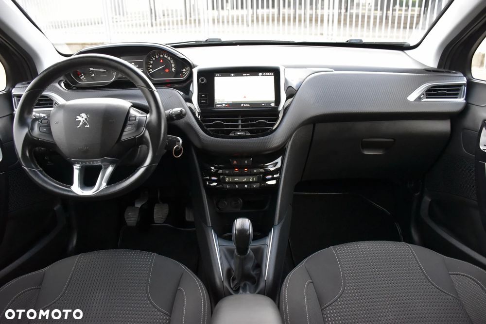 Peugeot 208 - 26