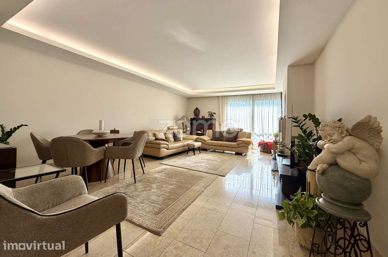 Luxuoso T4 | Prémio de Arquitectura | Centro de Alcobaça - Grande imagem: 3/37