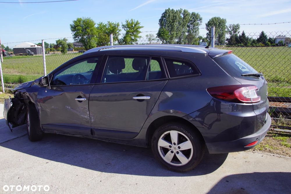 Auto na części - Renault Megane III 1.6 16V 110 KM K4M858 TL4030 TEB66 2011R Silnik Skrzynia Drzwi Błotnik Klapa Zderzak Lampa Lusterko Klamka Szyba Deska Kokpit Sterownik Moduł Czujnik Licznik Wyświetlacz Panel Kierownica - 5