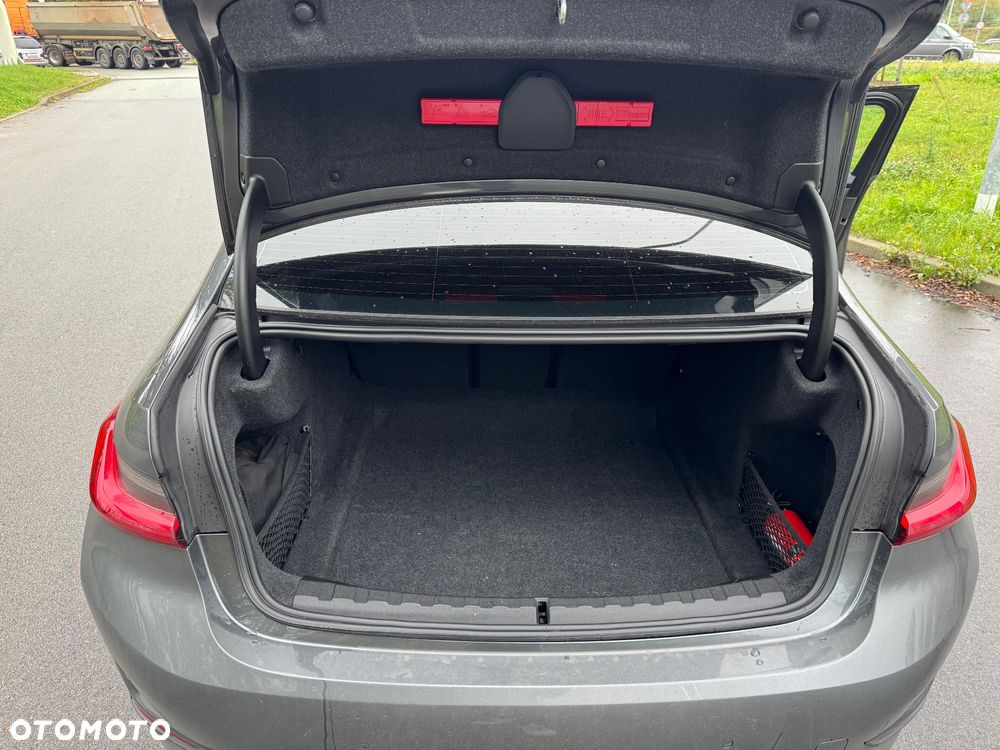 BMW Seria 3 320d Sport Line - 16