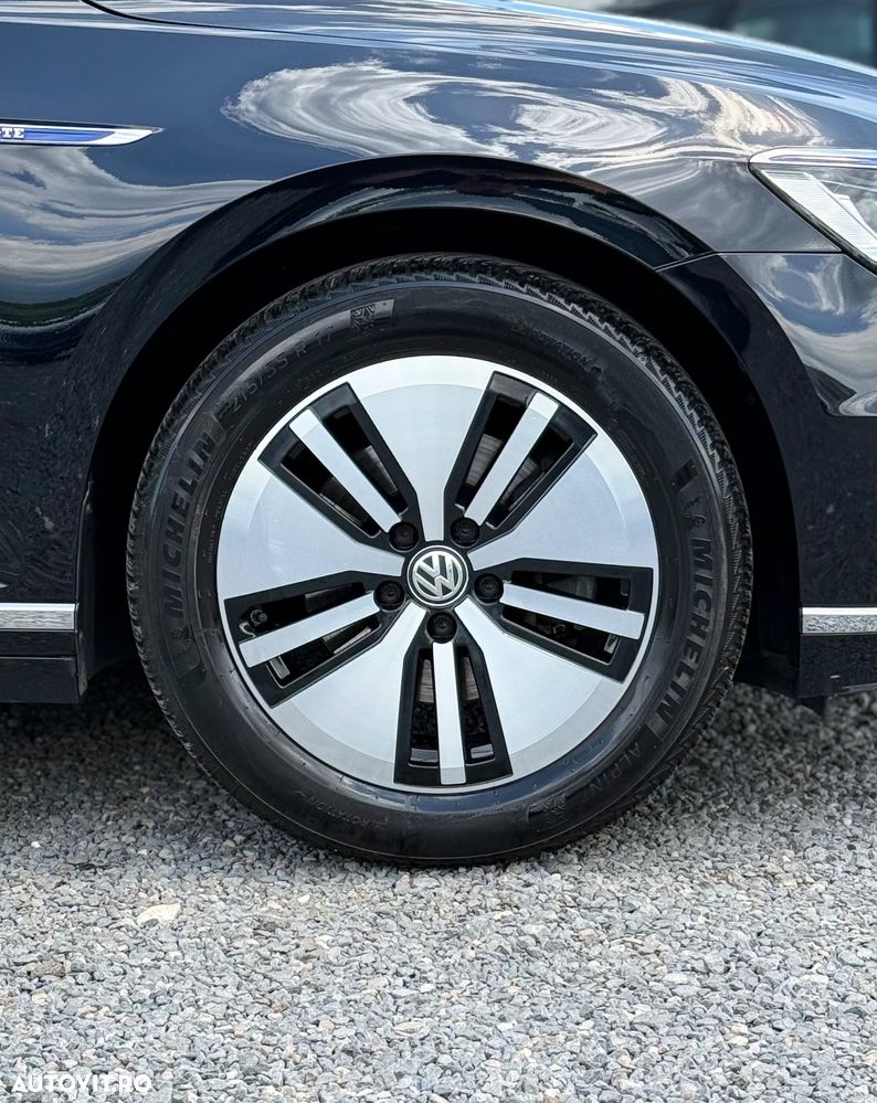 Volkswagen Passat - 37