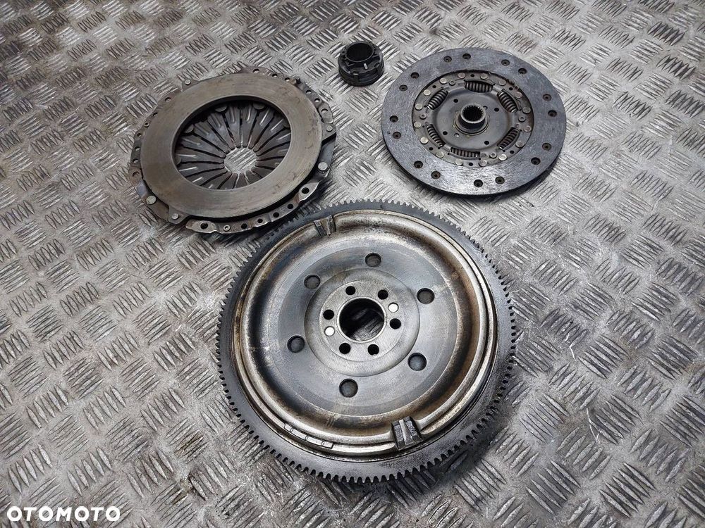 KOŁO DWUMASOWE + TARCZA + DOCISK + ŁOŻYSKO OPOROWE AUDI A4 B5 1.9 TDI - 9