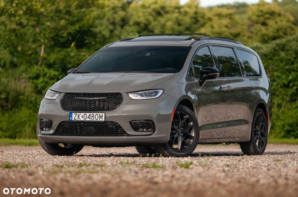 Chrysler Pacifica - 1