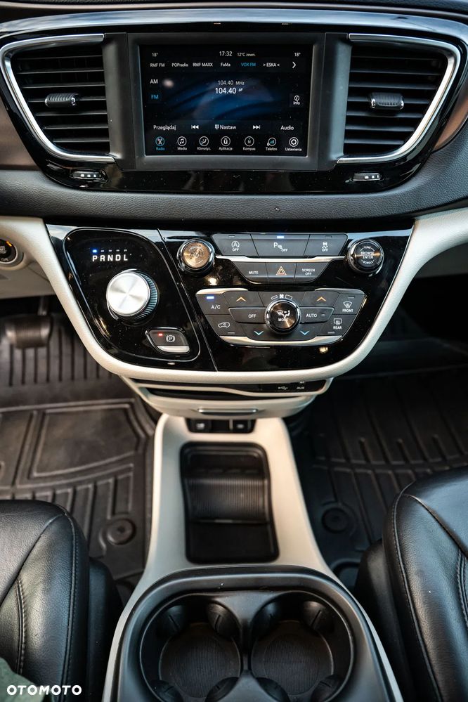 Chrysler Pacifica - 22