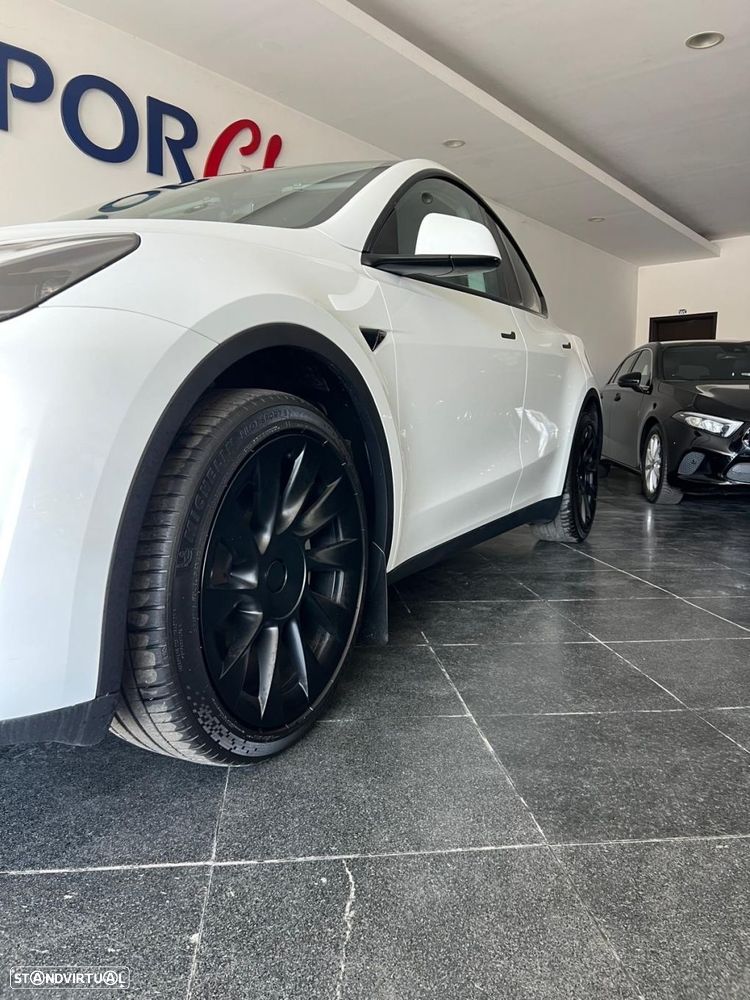Tesla Model Y - 18