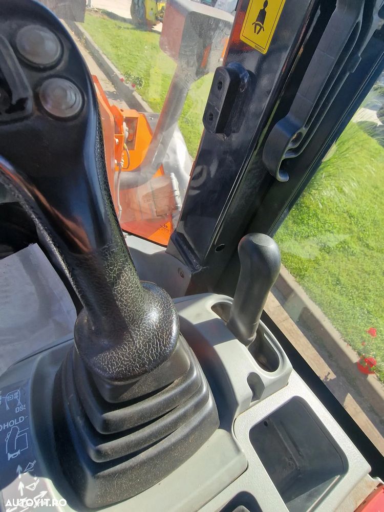 Hitachi ZW220, CUPA 3,5mc, 2018, 24.,392km, 5.880h, consum mediu 8l/h, Gresare automata, Anv MICHELIN 60% OK, ridica 15t, motor 201CP stage IV, basculare cupa la 4,2m, CUPLA RAPIDA, Posibilitate leasing 3 ani, PROMOTIE 86900 EUR+Tva - 38