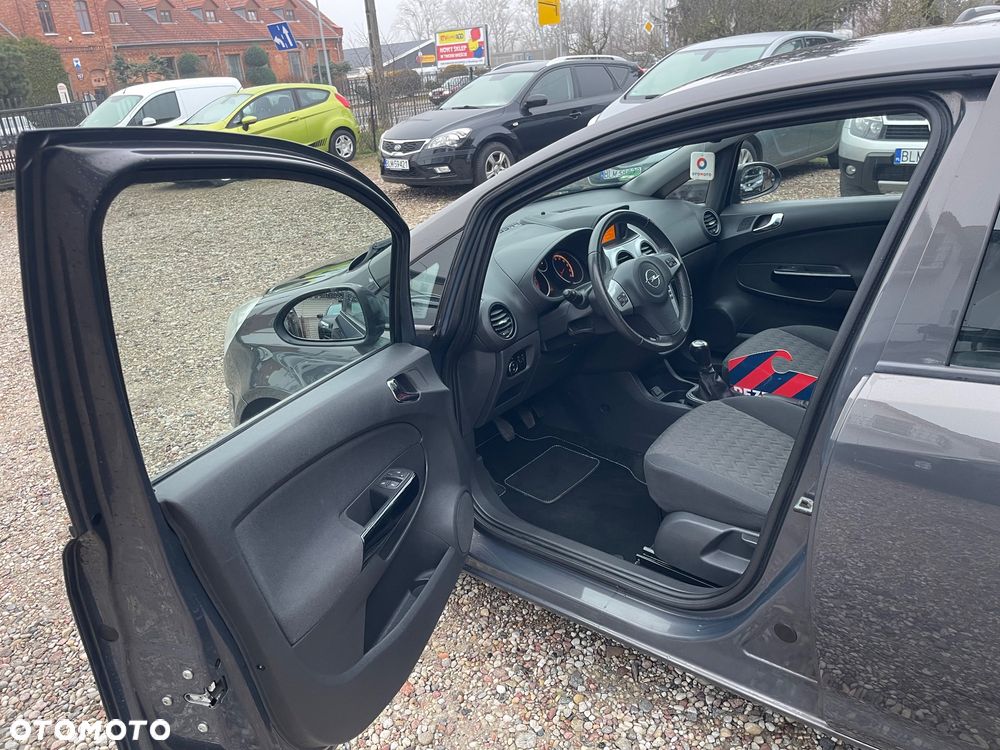Opel Corsa 1.2 16V Cosmo - 12