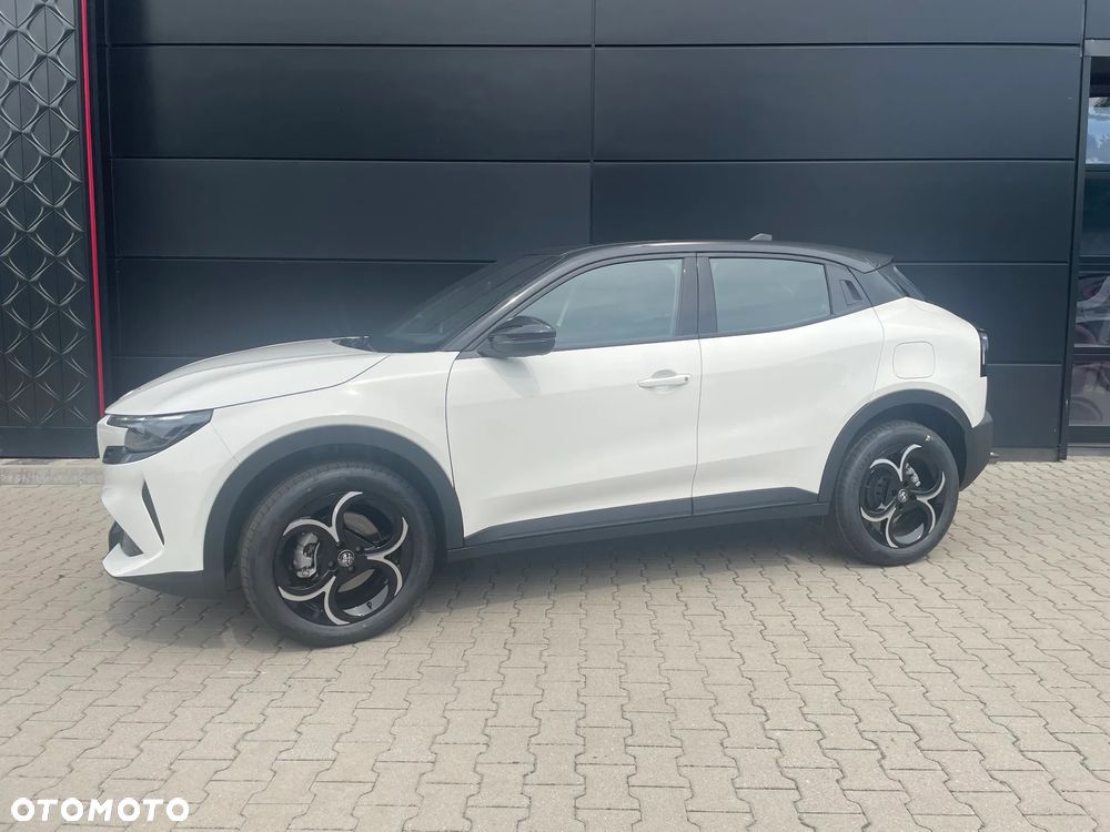 Alfa Romeo Junior 1.2 mHEV Ibrida eDCT - 2