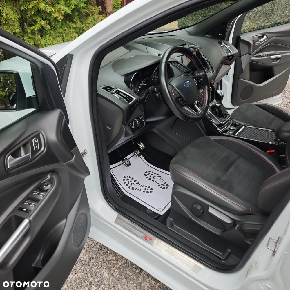 Ford Kuga 1.5 EcoBoost 2x4 ST-Line - 5