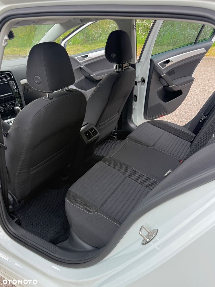 Volkswagen Golf - 18
