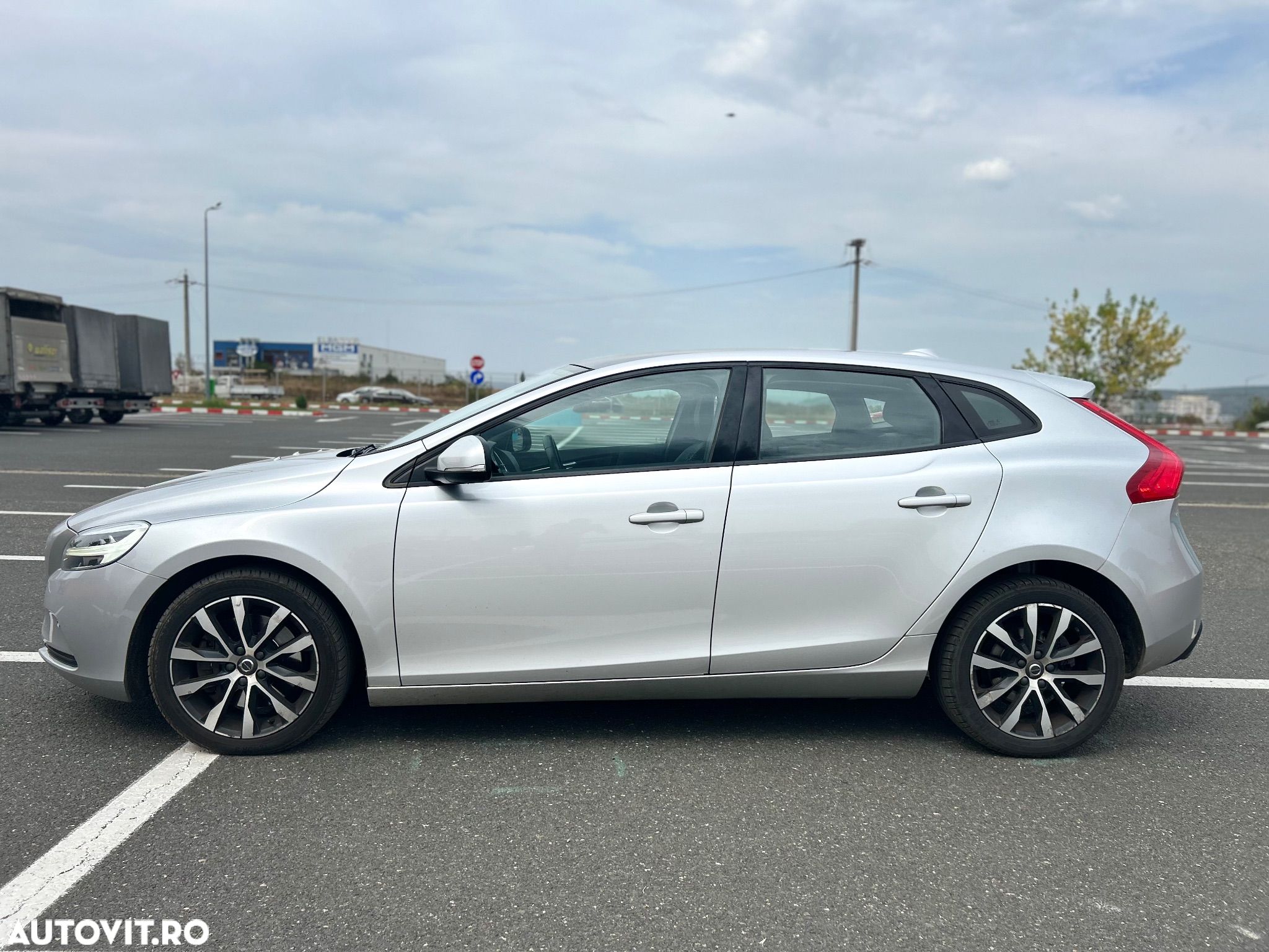 Volvo V40 D2 Aut. Momentum - 1