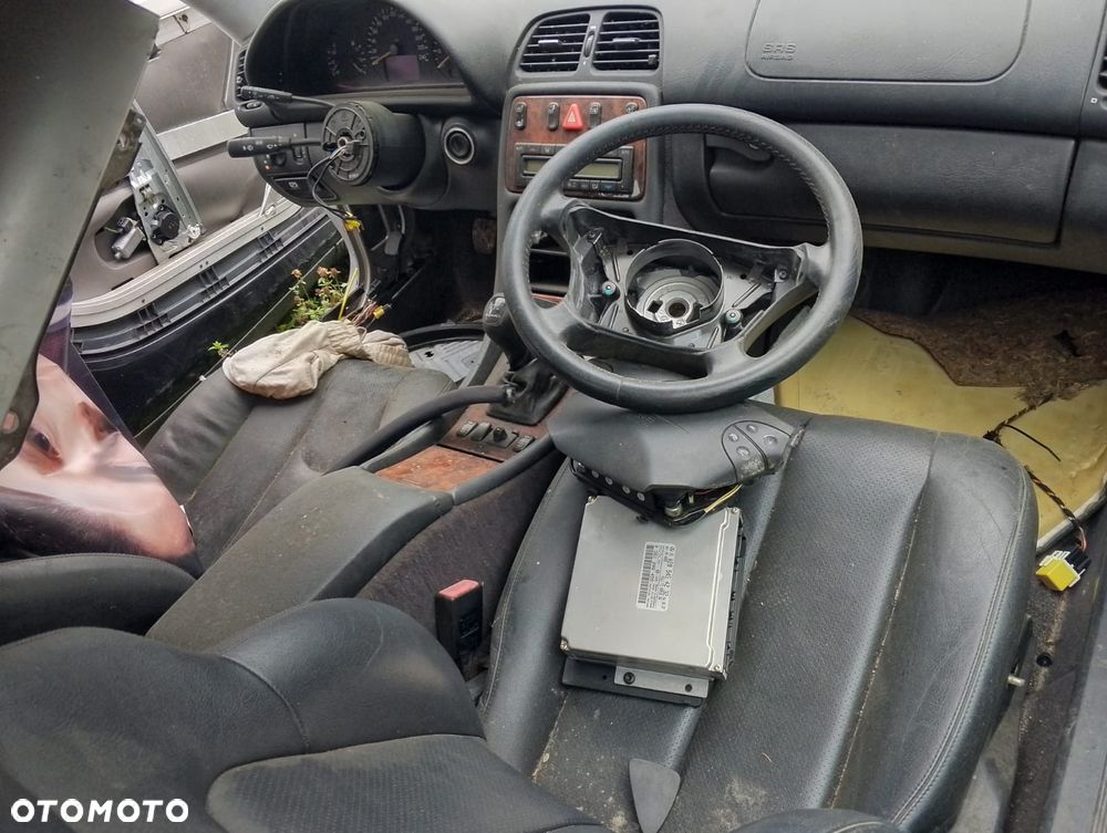 Mercedes CLK C208 (97-99r.) 2.0B 136KM. Silnik 111945 Skrzynia 717417 lakier 744. Cały na części GWARANCJA !!!  Przód Tył Zestaw Komplet Drzwi Klapa Zderzak Błotnik Maska Grill Atrapa Szyba Pas Lampa Lusterko Boczki Fotel Kanapa Kokpit Deska Rozdzielcza Przełącznik Włącznik Sterownik Przewody Wiązka Instalacja Moduł Komputer Czujnik Listwa Pompa Alternator Wtryski Głowica Rozrusznik Kompresor Sprzęgło Dwumas Silnik Skrzynia ABS Klimatyzacji Paliwa Wspomagania Kolektor Turbina Przepustnica Zawór Chłodnica Koło Hak Belka Sanki Zawieszenie Mcpherson Półoś Amortyzator Wydech Tłumik Zacisk Most - 7