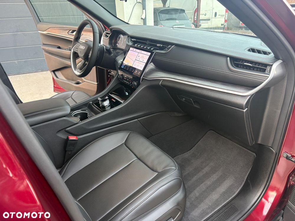 Jeep Grand Cherokee - 29