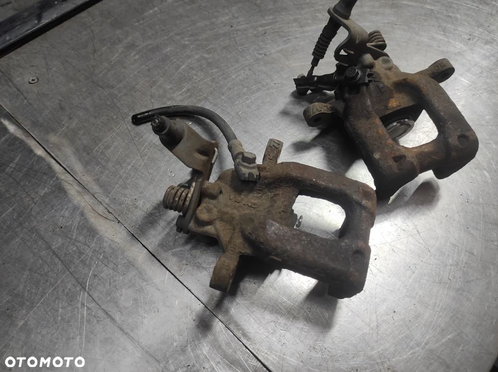 ZACISK TYLNY LEWY PRAWY AUDI A3 8P VW GOLF 6 TOURAN SKODA OCTAVIA 2 WYSYŁKA !!!!! - 2