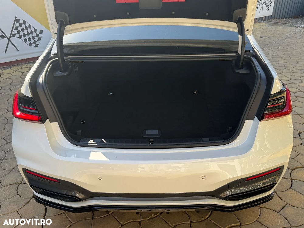 BMW Seria 7 745e - 23