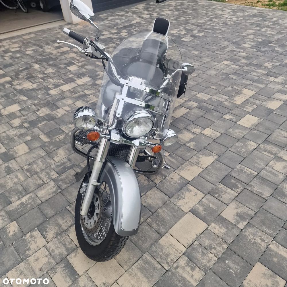 Suzuki Intruder - 1