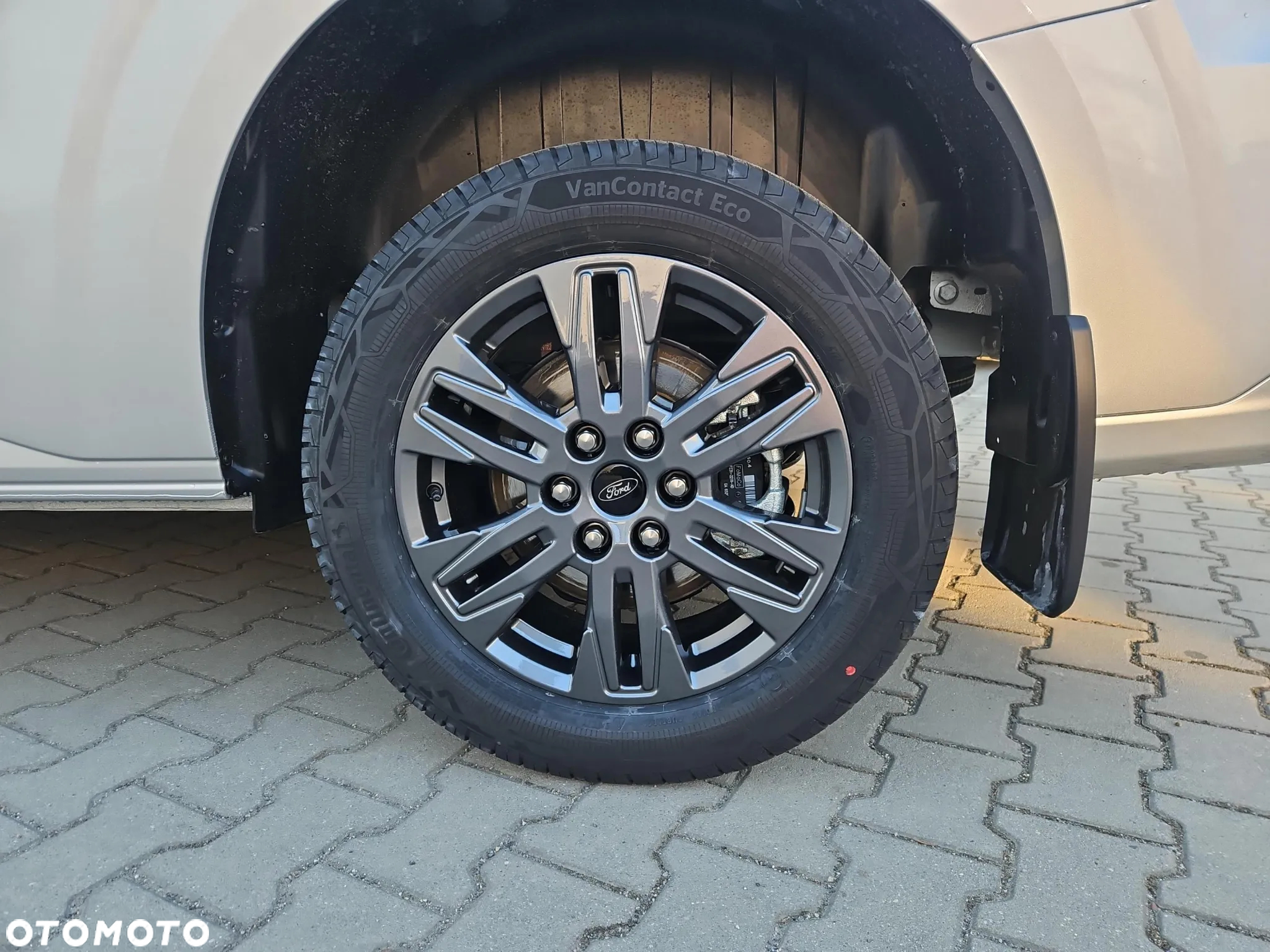 Ford Tourneo Custom 2.0 EcoBlue 320 L2 Titanium - 9
