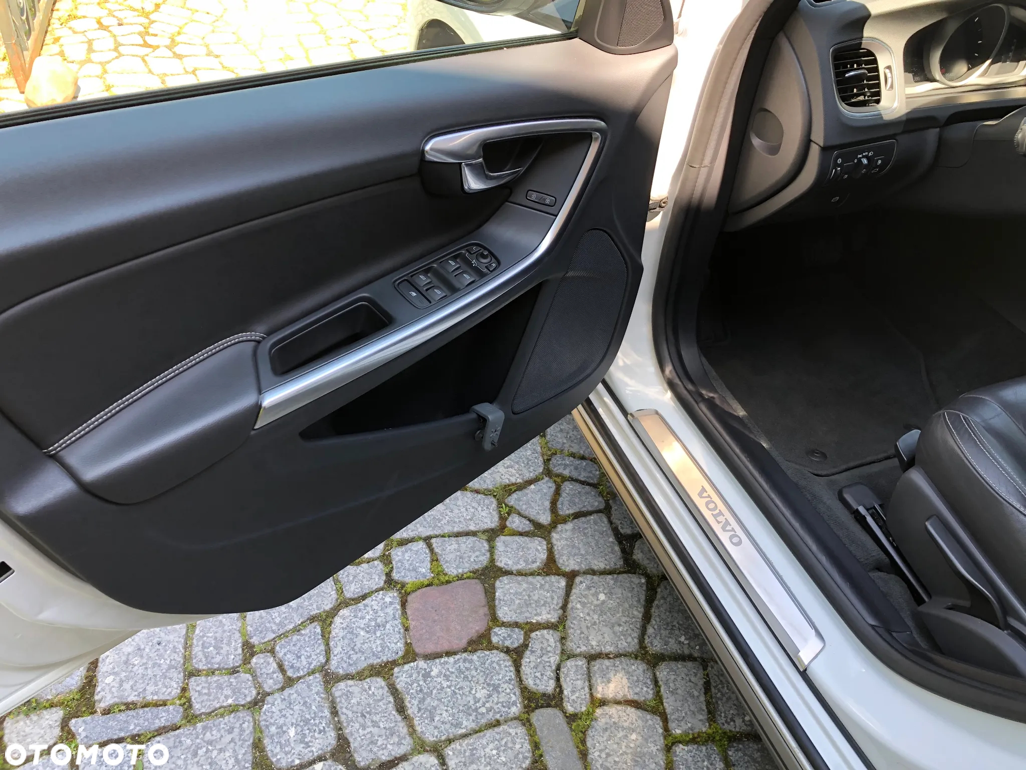 Volvo V60 D4 Drive-E Dynamic Edition (Momentum) - 14