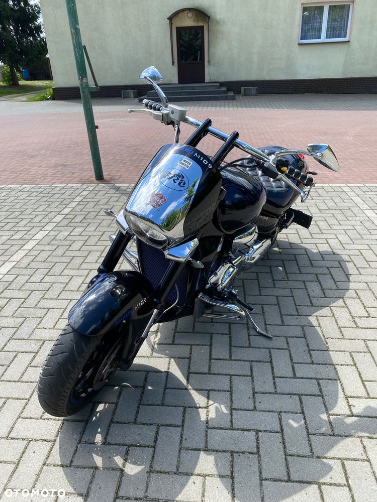 Suzuki Intruder - 1