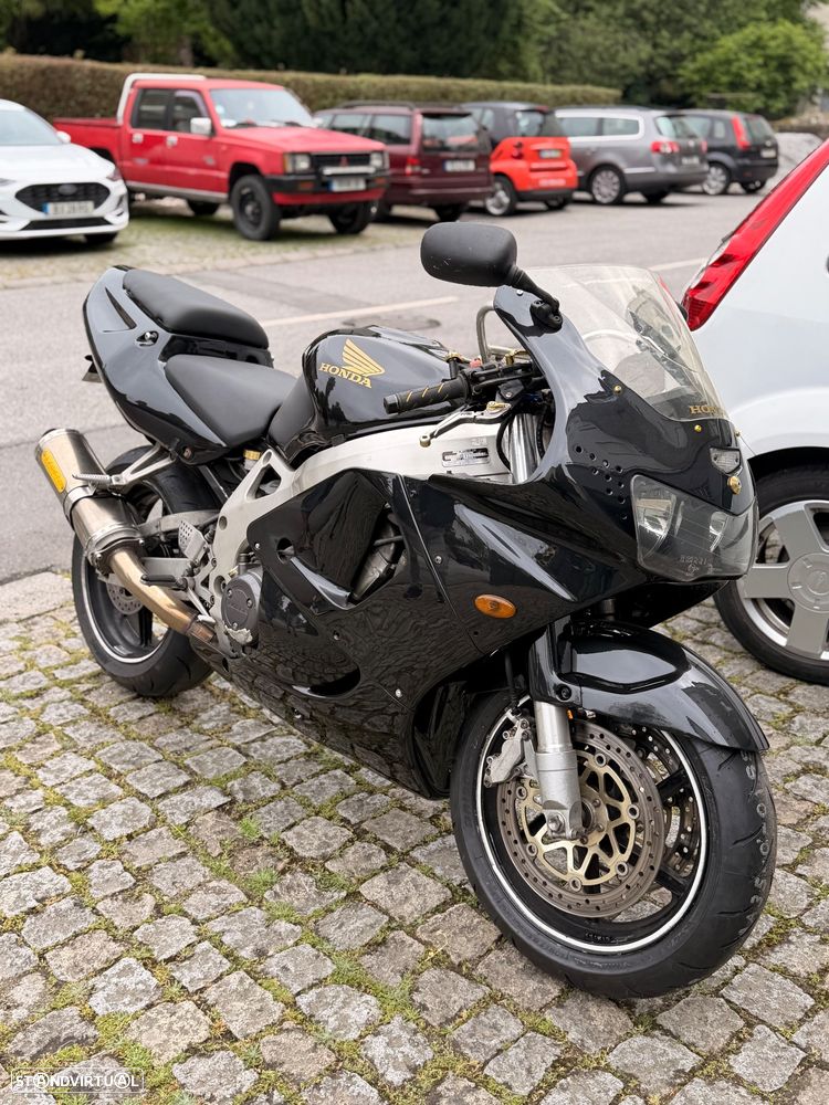 Honda CBR - 13