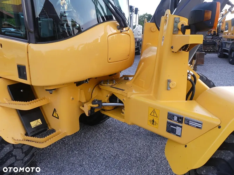 Volvo L30B PRO / Z Niemiec / 2011r / Ładny Stan / - 38