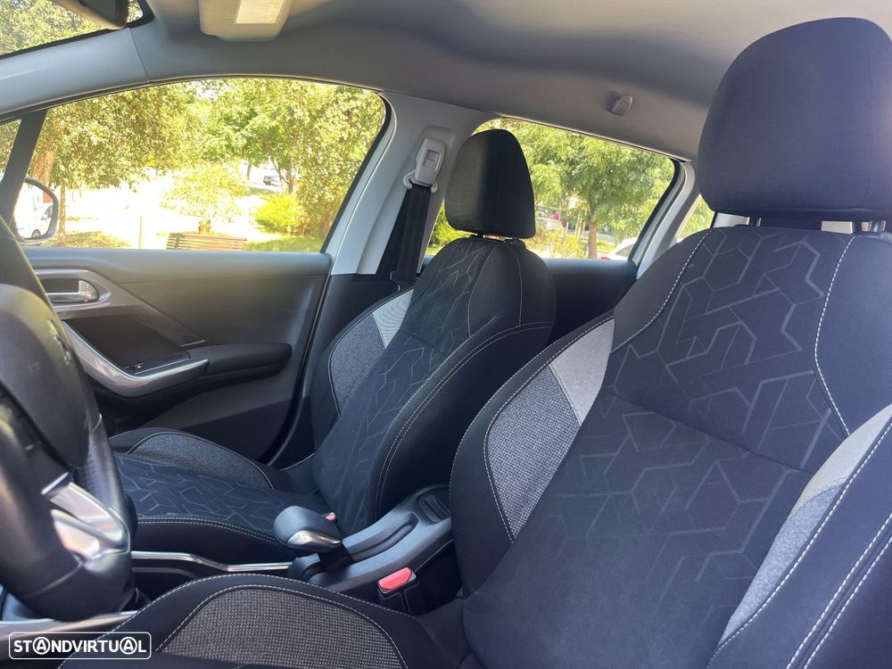 Peugeot 2008 1.2 PureTech Style - 15