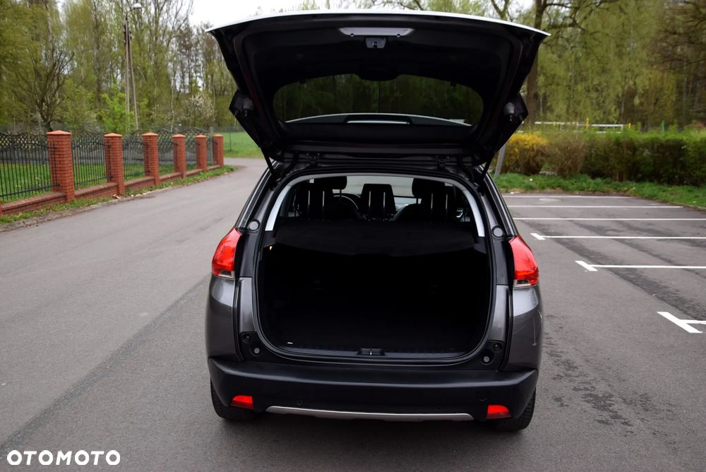 Peugeot 2008 1.2 Pure Tech Allure S&S - 9