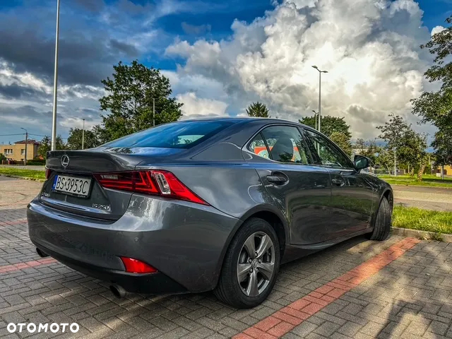 Lexus IS - 3