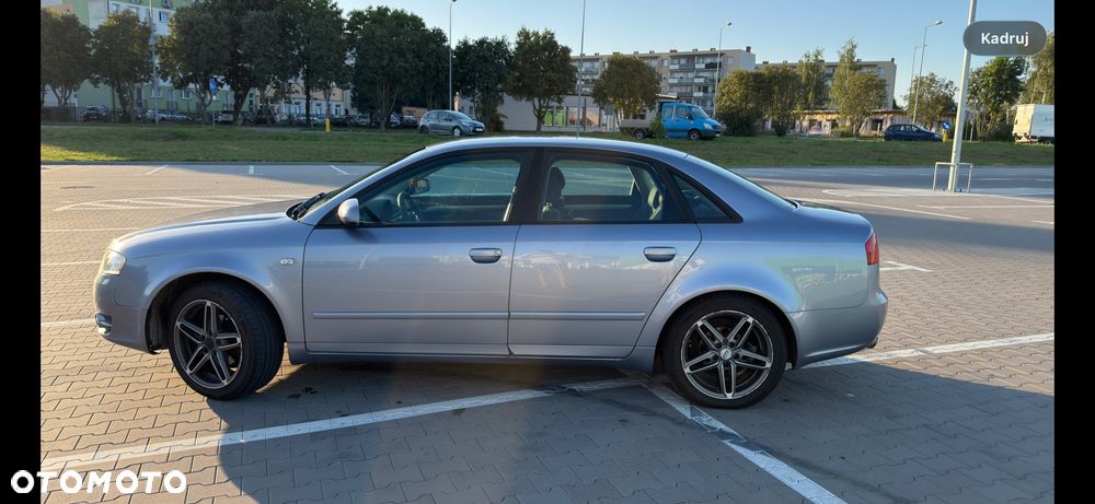 Audi A4 Limousine - 4