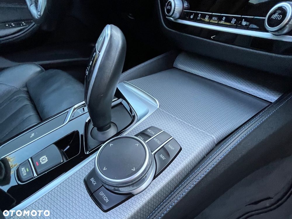 BMW Seria 5 520d M Sport - 28