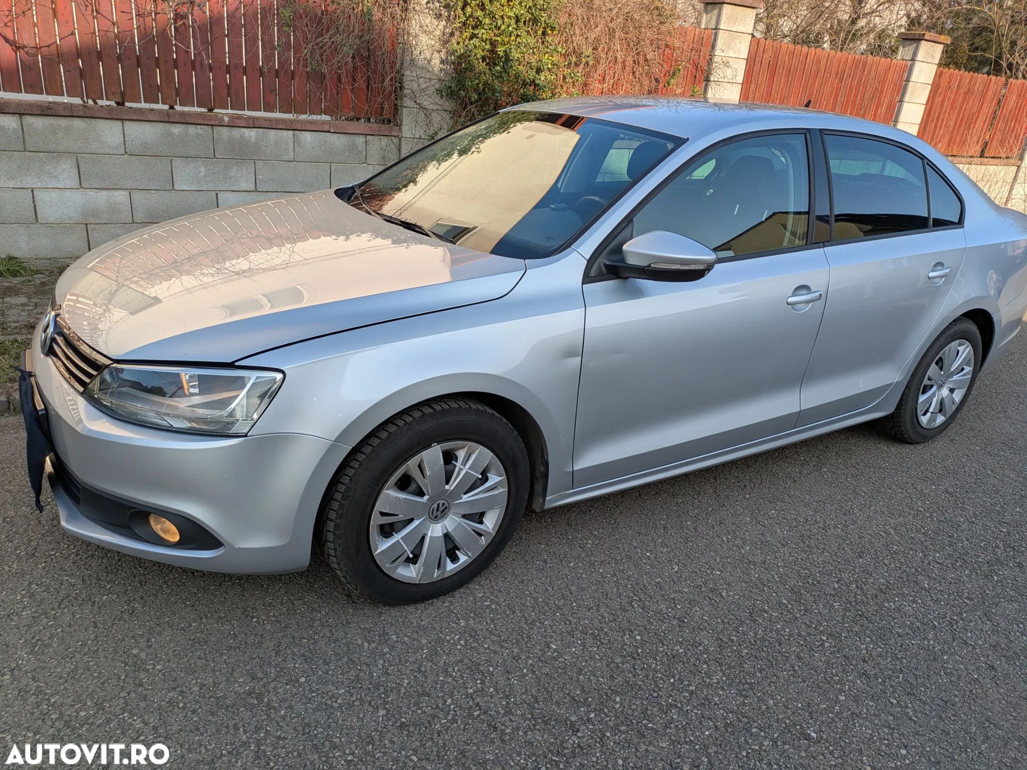 Volkswagen Jetta 1.6 TDI DPF Trendline DSG - 1