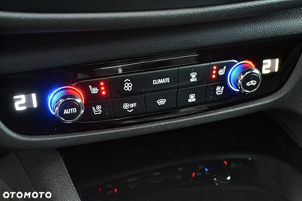 Opel Insignia 2.0 T 4x4 GSi S&S - 33