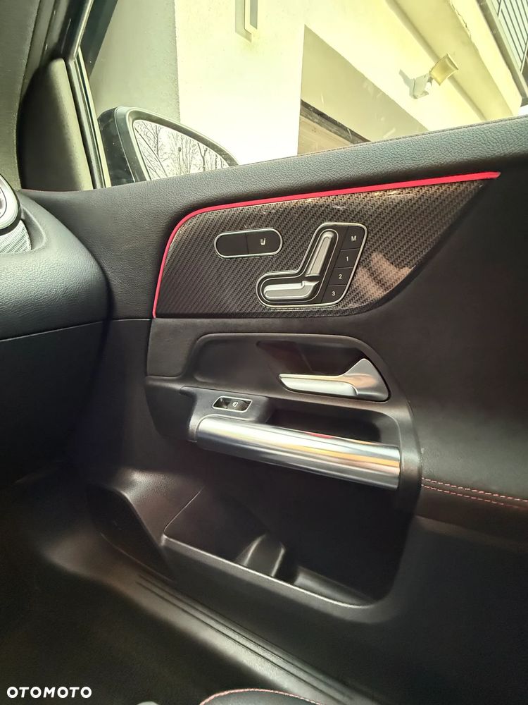 Mercedes-Benz GLA - 30