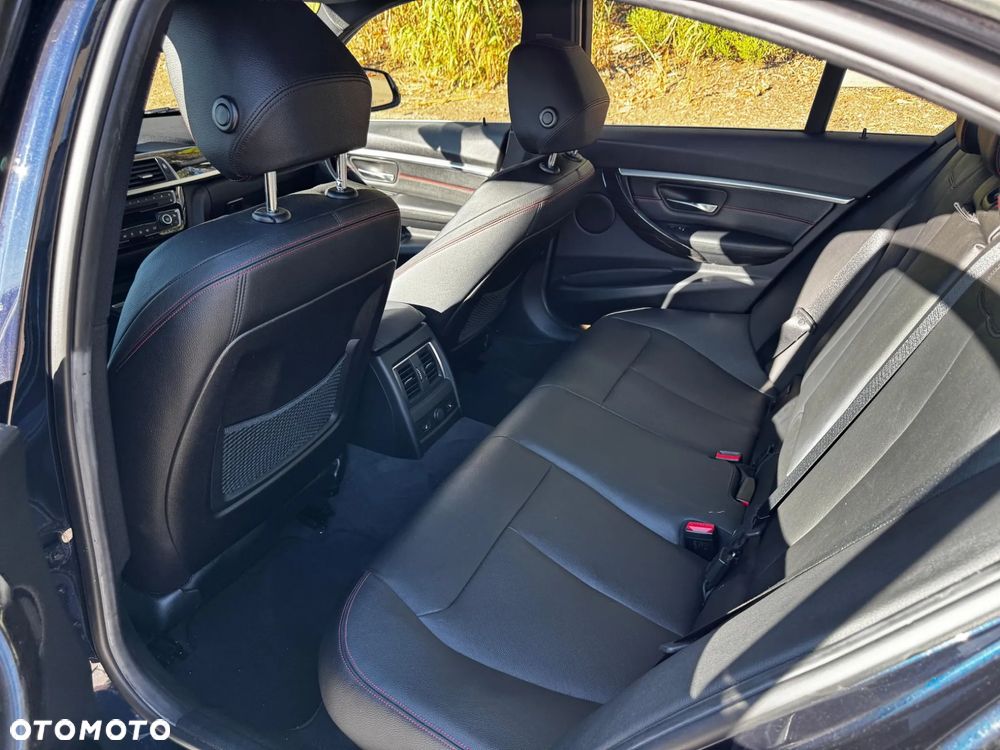 BMW Seria 3 330i Sport Line sport - 18