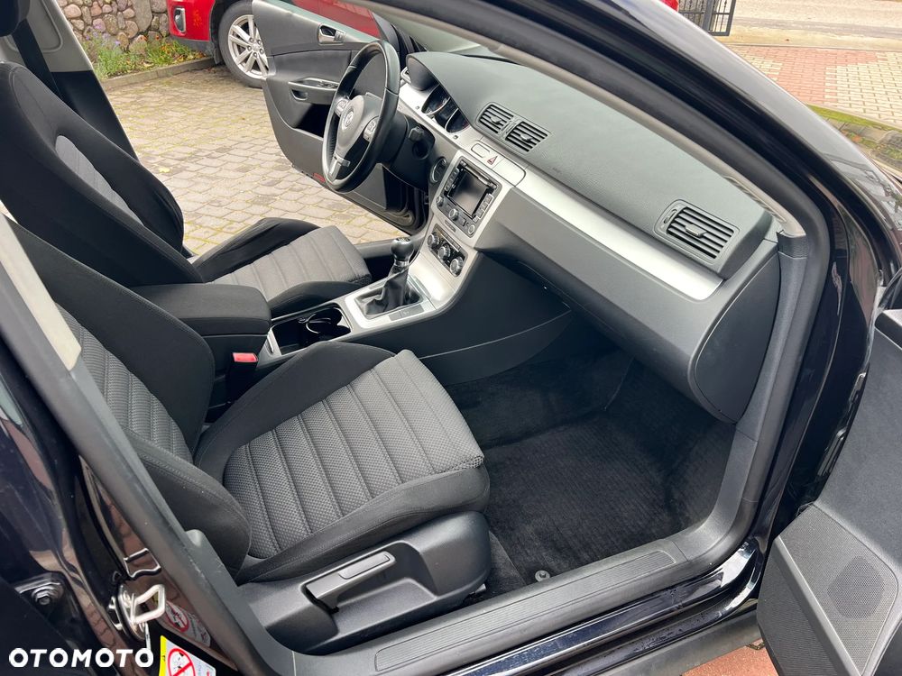 Volkswagen Passat 2.0 TDI Comfortline - 25