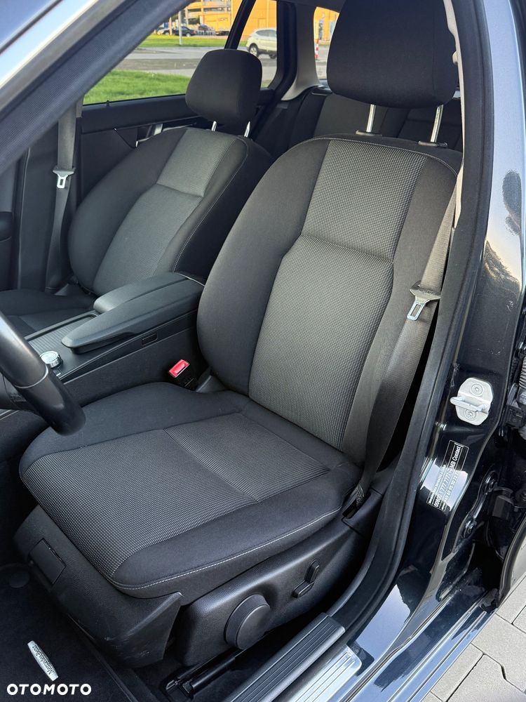 Mercedes-Benz Klasa C 180 CGI Automatik BlueEFFICIENCY - 30
