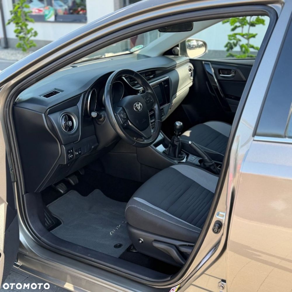 Toyota Auris - 14