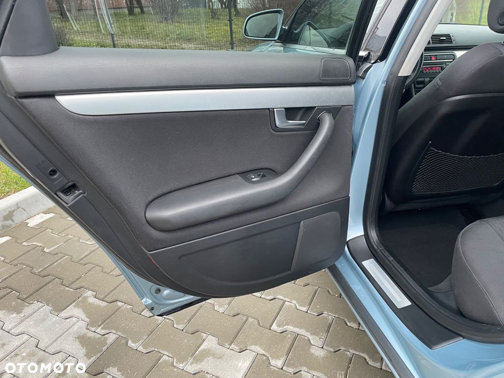 Audi A4 Limousine - 23