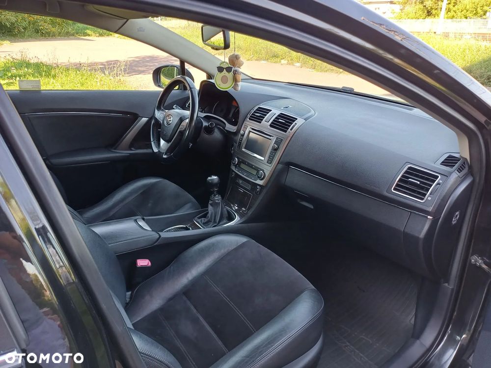 Toyota Avensis 2.0 D-4D Executive - 27