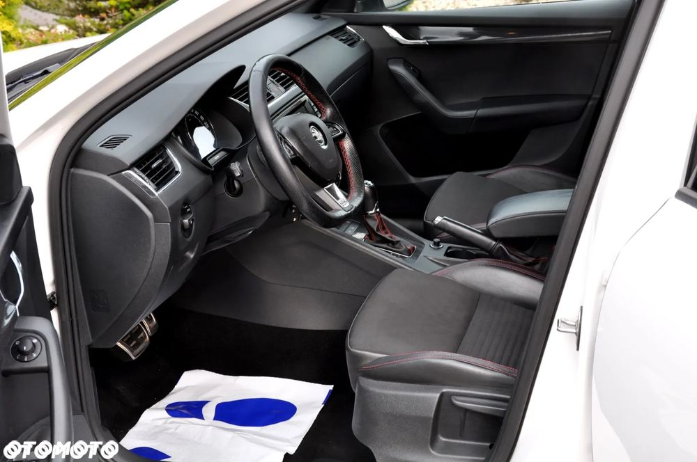 Skoda Octavia Combi 2.0 TDI DSG RS - 28