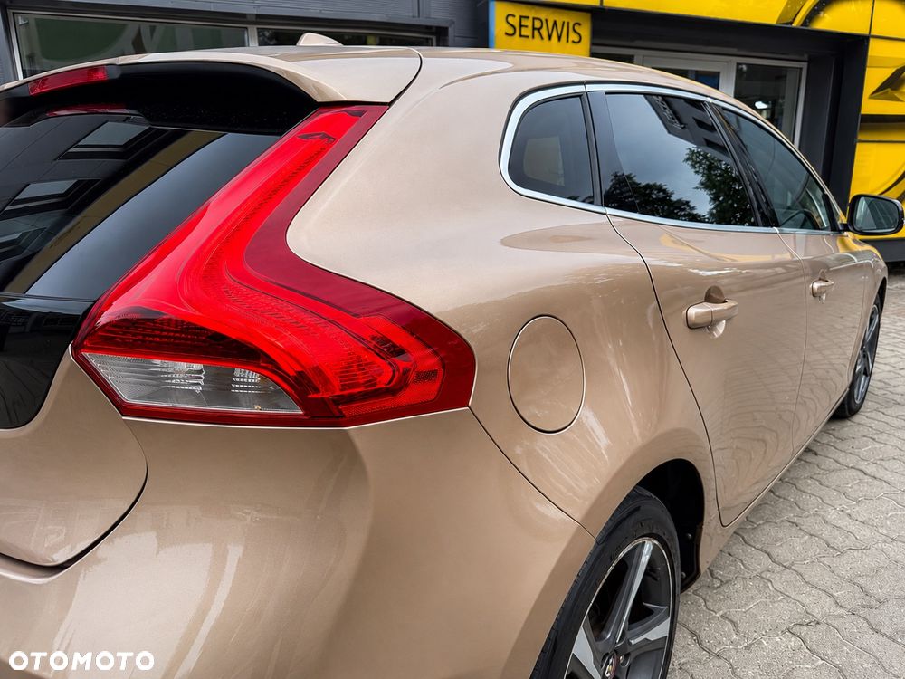 Volvo V40 D2 Summum - 17