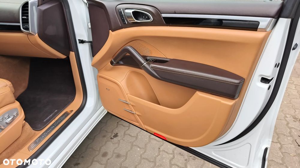 Porsche Cayenne Diesel Platinum Edition - 14
