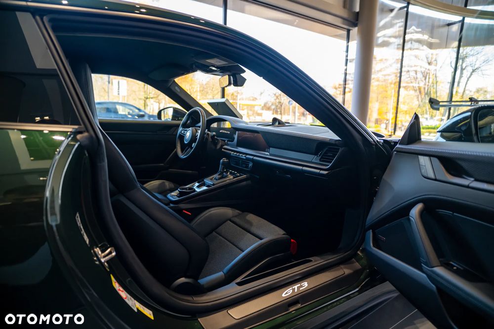 Porsche 911 GT3 Touring PDK - 12