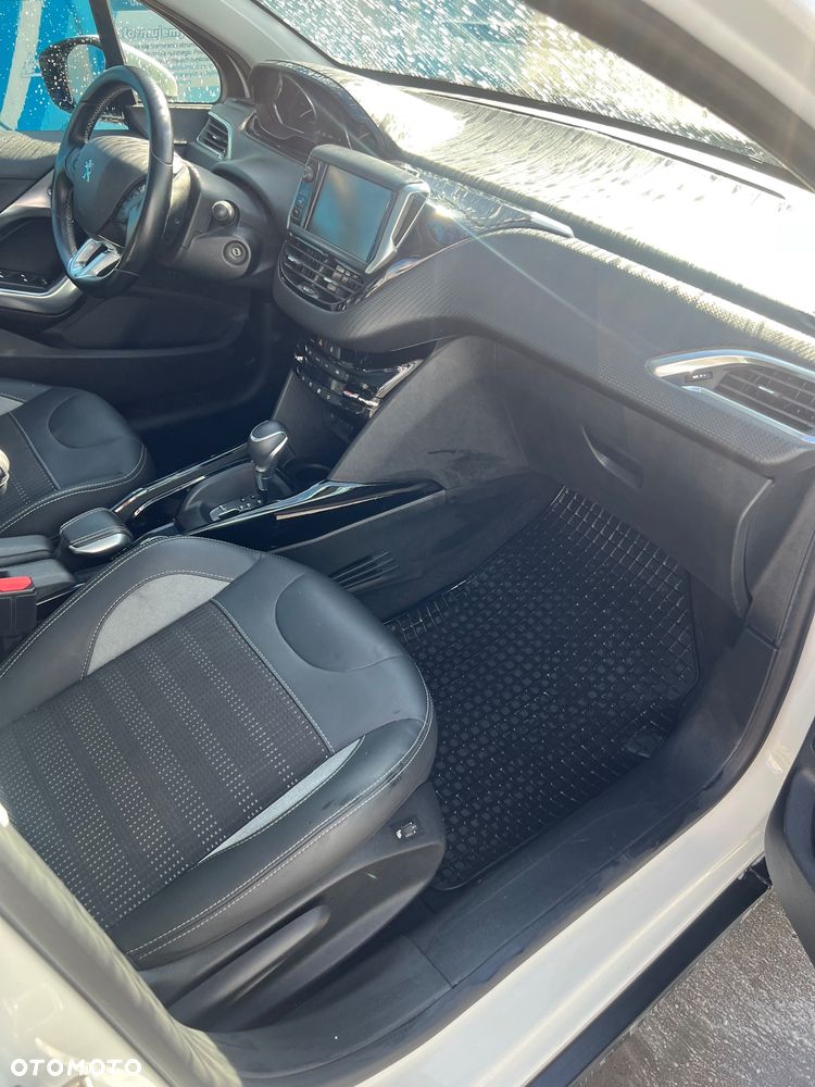 Peugeot 2008 1.2 Pure Tech Allure S&S EAT6 - 9